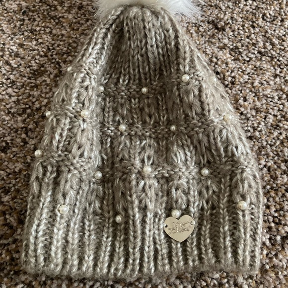 Betsey Johnson beanie with pearls - Picture 1 of 3